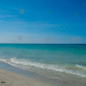 Seascape with a turquoise sea at the beach