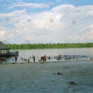 Beach and activity in Quistococha