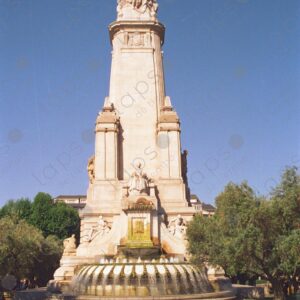 Cervantes monument in Plaza de España 1