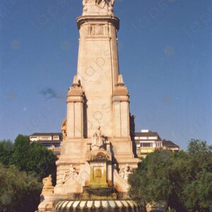 Cervantes monument in Plaza de España 2