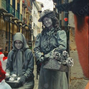 San Fermín, silver human statues