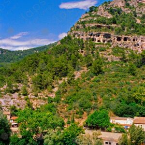 Prehistoric cave dwellings clinging to mountain cliffs, Vaucluse, Luberon, Provence 3