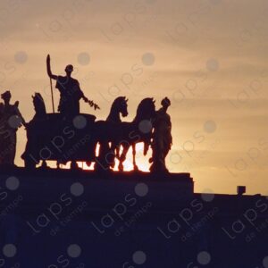 Sunset at the statue of the Arc de Triomphe 3