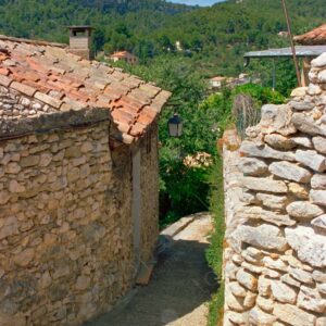 Vaucluse, stone paths